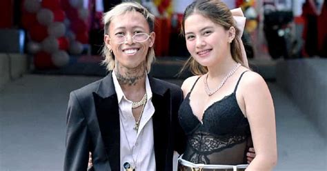 Whamos Cruz and Antonette Gail Del Rosario are in a .